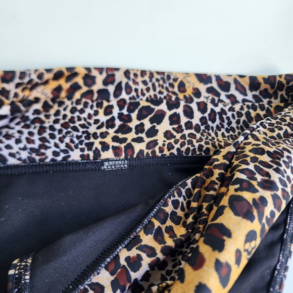 VICTORIA'S SECRET BIKINI BOTTOM ONLY SKULLS VERY SEXY ANIMAL PRINT Brown Sz S - Picture 6 of 9